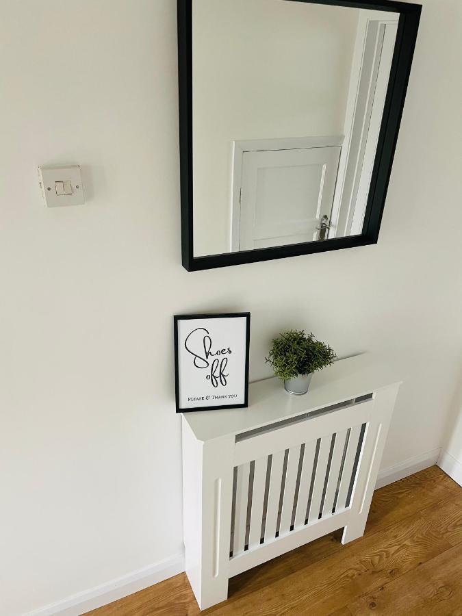 Wolverhampton Large 3 Bedrooms 5 Bed House Perfect For Short & Long Stays Contractors Business Nhs Insurance 1 Bathroom And Separate Wc Private Garden Driveway For 2 Large Vehicles Close To City Centre M6 M54 And Walsall Willenhall Cannock Property Exterior foto